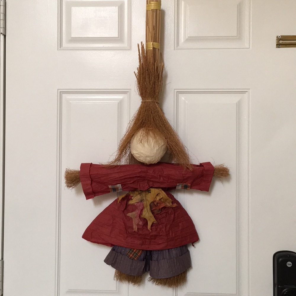 FESTIVE FALL SCARECROW BROOM